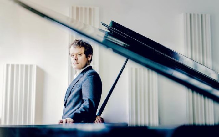 Santtu conducts a Strauss extravaganza