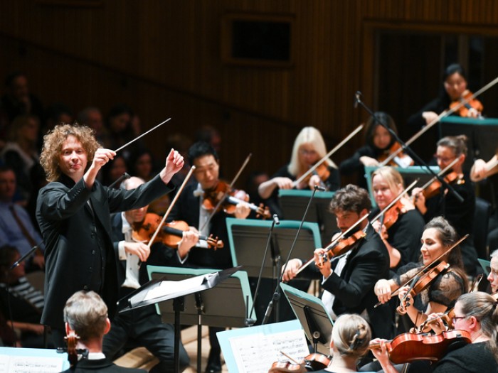 Santtu conducts Sibelius, Lindberg & Shostakovich